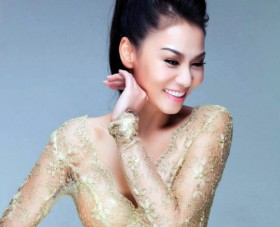 Bầu 6 tháng, Thu Minh ngồi “ghế nóng” Vietnam Idol