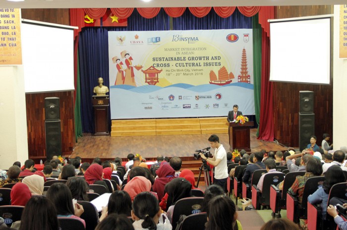 hoi thao quoc te tang truong ben vung va cac van de xuyen van hoa