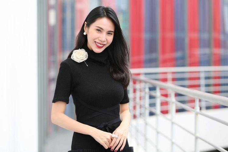 Ca sĩ Thủy Tiên quyên góp được 6 tỷ đồng giúp đỡ bà con miền Tây