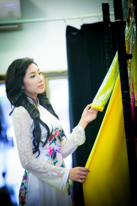 hoa hau dai duong dang thu thao lot xac quyen ru