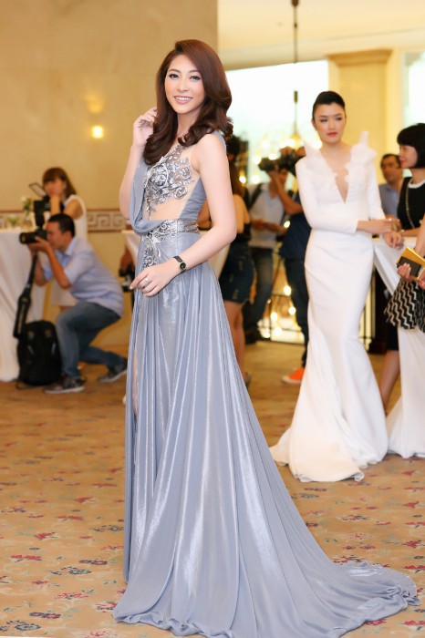hoa hau dai duong dang thu thao lot xac quyen ru