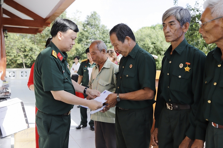 Hội CCB Tập đoàn: Thêm 3 căn nhà và 60 quà tặng nghĩa tình đến với Cà Mau