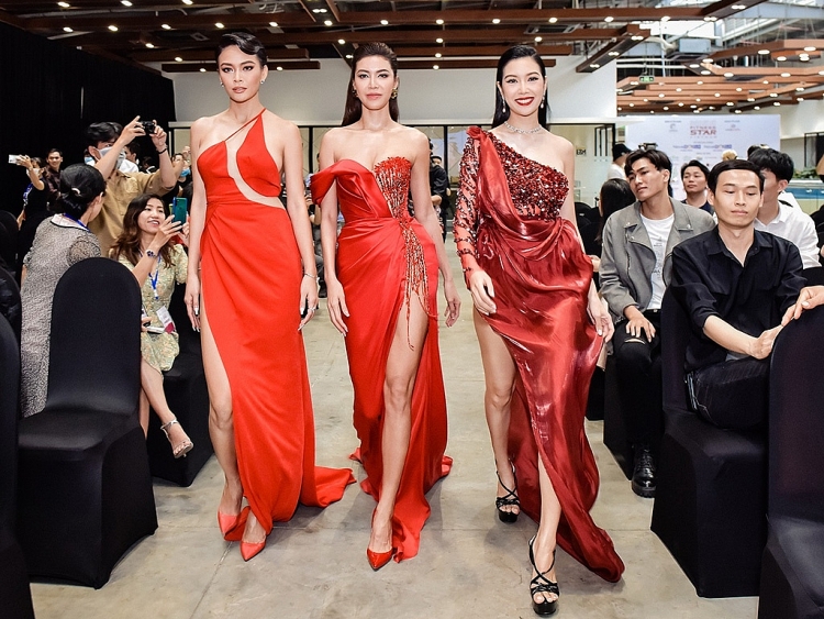 Ồ ạt thi nhan sắc
