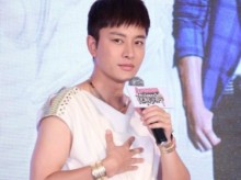 lo hinh anh nat ruou gia nai luong khien fan thuong xot