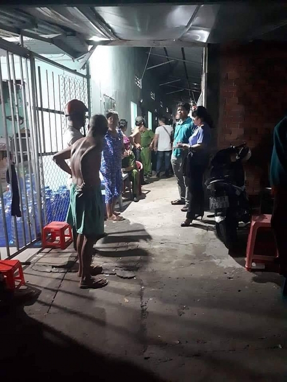 long an thanh nien dam nguoi yeu nhieu nhat roi bo mac do di nghi ngoi