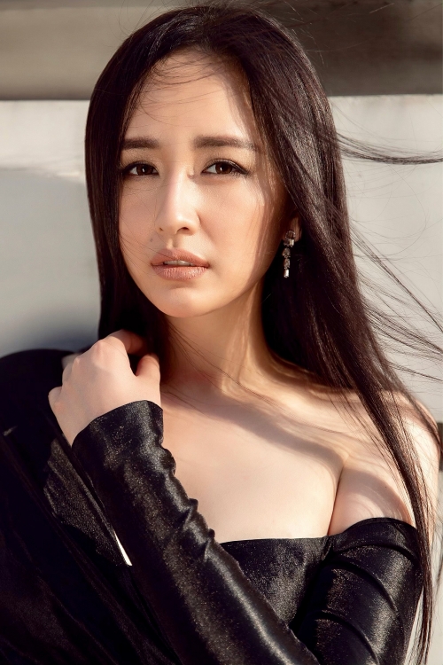 hoa hau mai phuong thuy nong bong trong bo anh moi