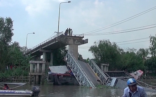 Thông tin mới nhất vụ xe tải chở hàng gây sập cầu ở Đồng Tháp