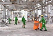 Tuổi trẻ PVFCCo tổng vệ sinh công nghiệp sau BDTT Nhà máy Đạm Phú Mỹ