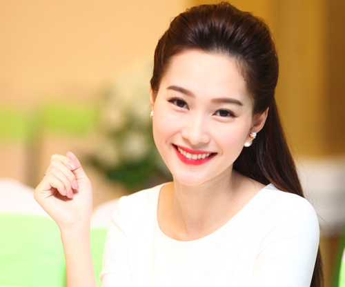 Hoa hậu Đặng Thu Thảo trực tiếp tìm người kế ngôi