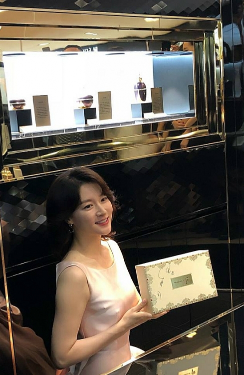 my nhan khong tuoi lee young ae dep quyen ru o tuoi 47