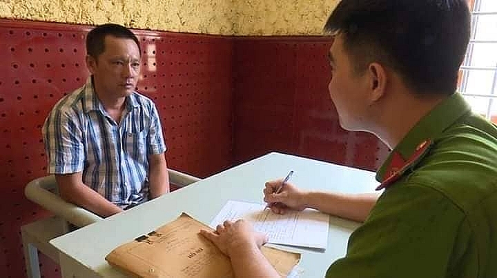bat doi tuong gia danh thieu ta quan doi de lua dao