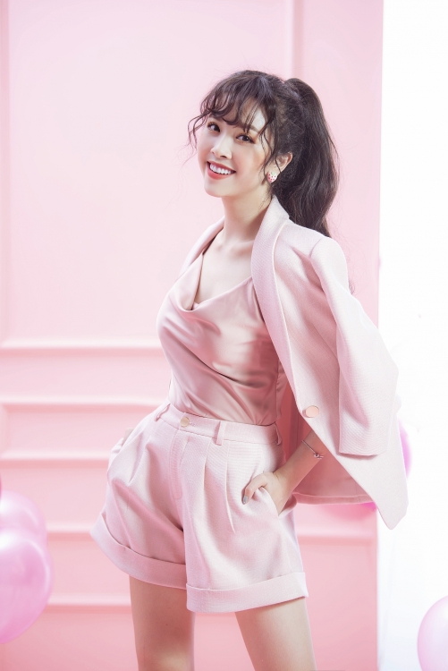 a hau thuy an tinh nghich trong bo anh mung sinh nhat