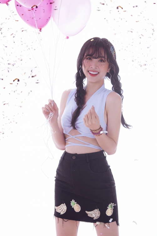 a hau thuy an tinh nghich trong bo anh mung sinh nhat