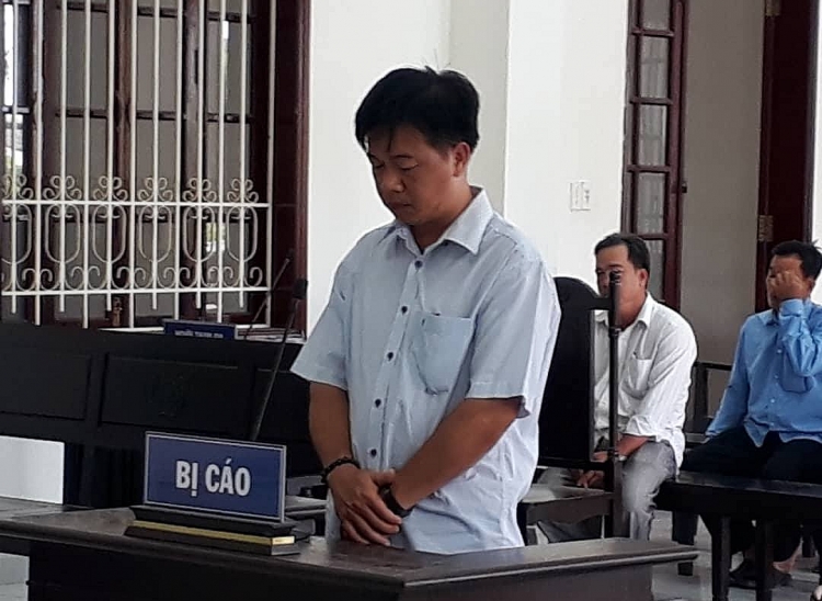 vinh long cuu chu tich xa tham o lay tien mua laptop