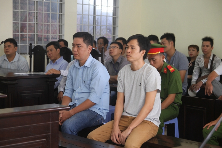 can tho hoan phien toa xet xu 2 cong an vien danh nguoi dan den tu vong