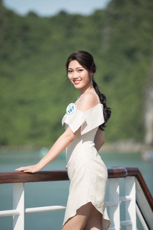 nguoi dep miss world viet nam tro tai catwalk tren du thuyen 5 sao