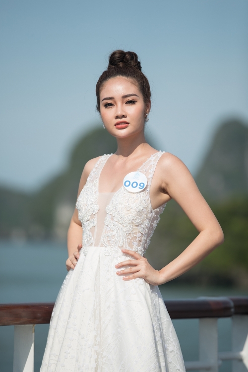 nguoi dep miss world viet nam tro tai catwalk tren du thuyen 5 sao