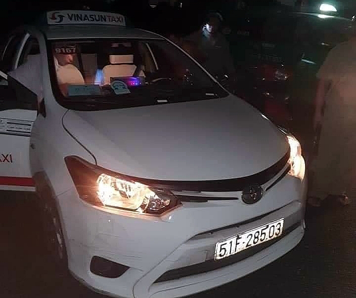 long an bat hai doi tuong cat co tai xe taxi de cuop