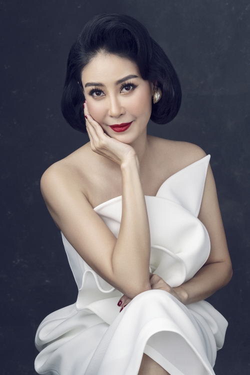 a hau mc thuy van lam giam khao hoa hau viet nam 2020
