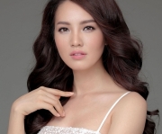 a hau thuy van thong bao co thai trong le cuoi