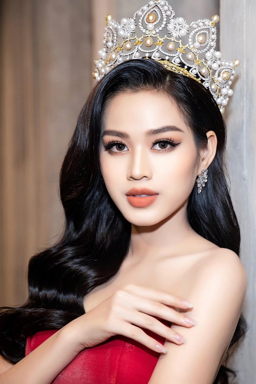 Hoa hậu Đỗ Thị Hà gấp rút luyện tập thi Miss World 2021