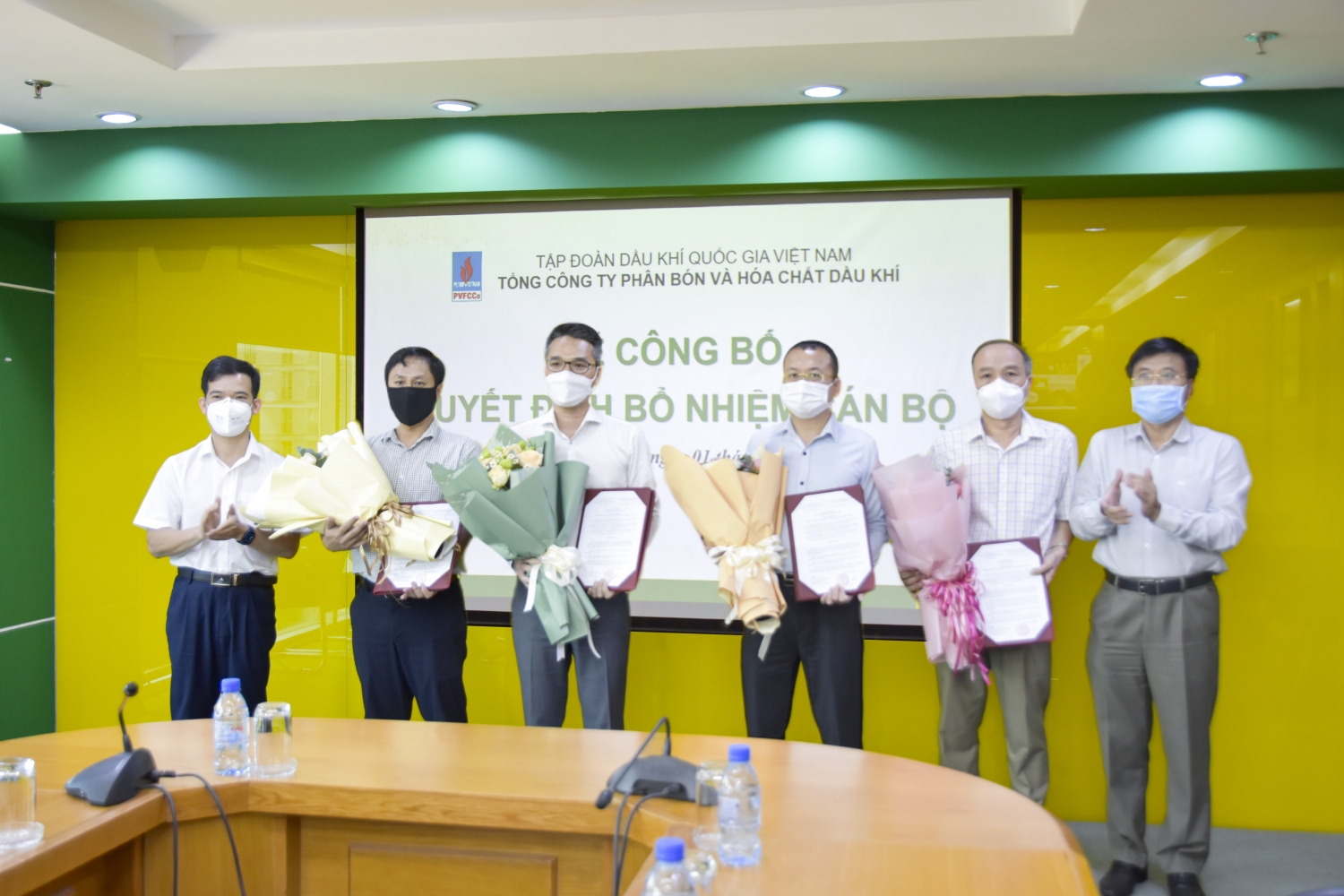 PVFCCo trao quyết định điều động, bổ nhiệm cán bộ PVFCCo trao quyết định điều động, bổ nhiệm cán bộ