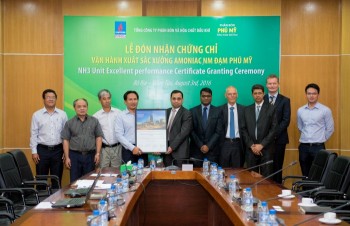 Nhà máy Đạm Phú Mỹ nhận 'Chứng chỉ vận hành xuất sắc' của Haldor Topsoe