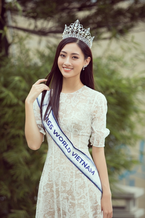 Nhan sắc hoa hậu Lương Thùy Linh được công chúng quốc tế khen ngợi