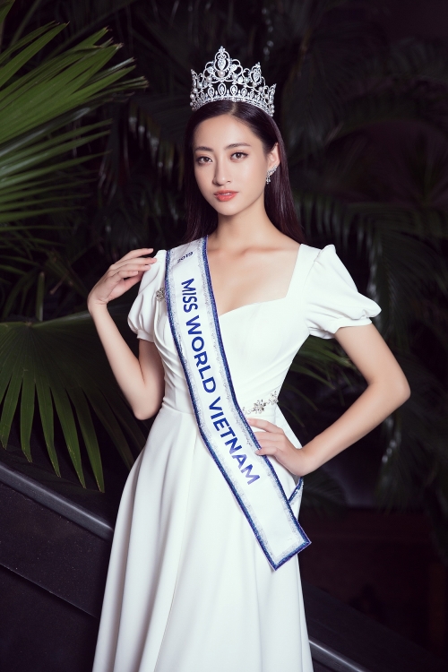 Nhan sắc hoa hậu Lương Thùy Linh được công chúng quốc tế khen ngợi