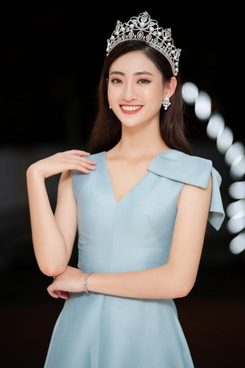 Hoa hậu Lương Thùy Linh trở về trong vòng tay của hàng nghìn người dân Cao Bằng