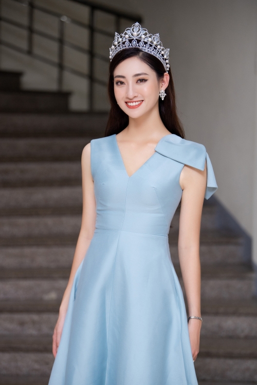 Hoa hậu Lương Thùy Linh trở về trong vòng tay của hàng nghìn người dân Cao Bằng