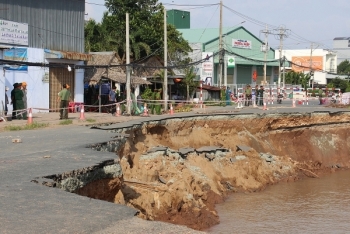 Phó Thủ tướng Trương Hòa Bình khảo sát điểm sạt lở Quốc lộ 91