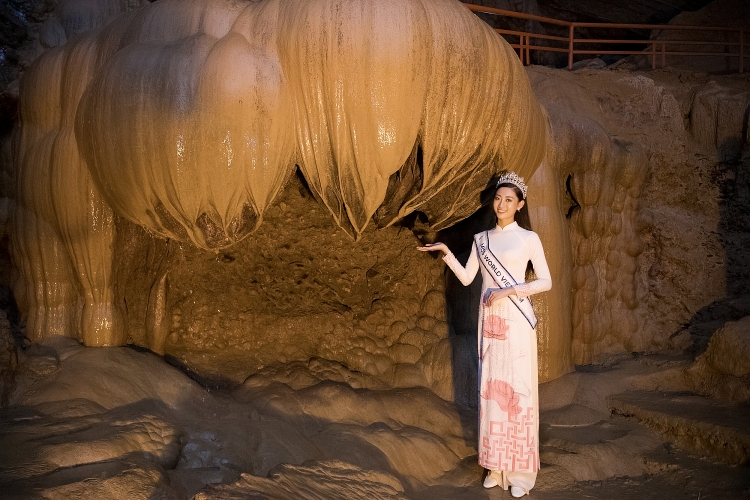 Hoa hậu Lương Thuỳ Linh thả dáng giữa chốn bồng lai tiên cảnh Cao Bằng