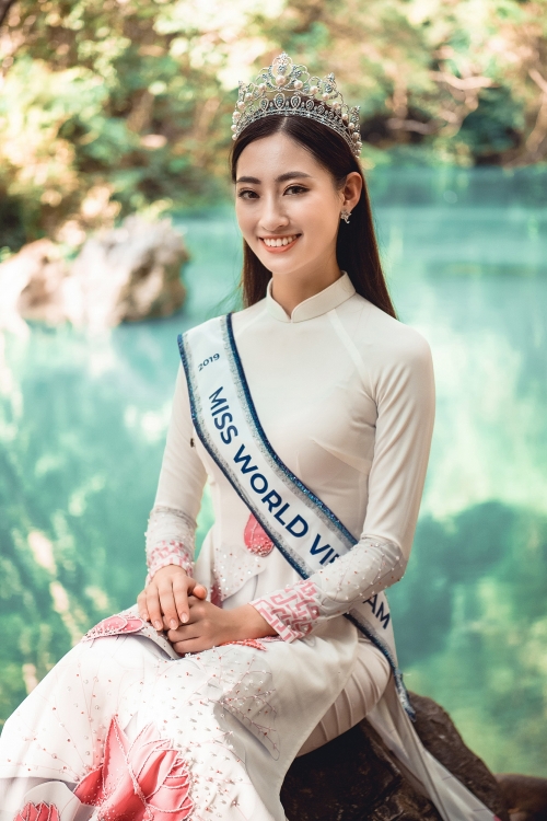 Hoa hậu Lương Thuỳ Linh thả dáng giữa chốn bồng lai tiên cảnh Cao Bằng