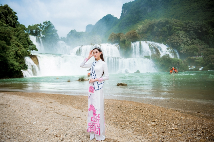 Hoa hậu Lương Thuỳ Linh thả dáng giữa chốn bồng lai tiên cảnh Cao Bằng