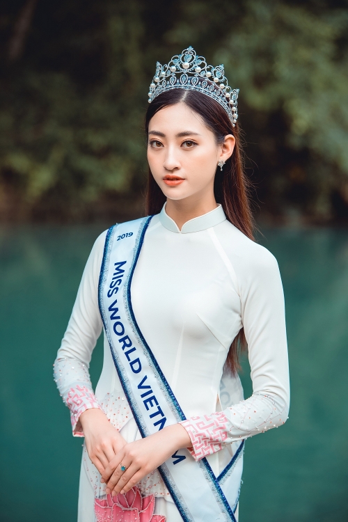 hoa hau luong thuy linh bi che ve ky nang san khau