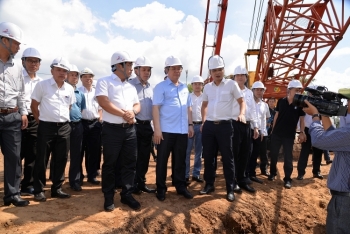Phó Thủ tướng Vương Đình Huệ kiểm tra cao tốc Trung Lương - Mỹ Thuận