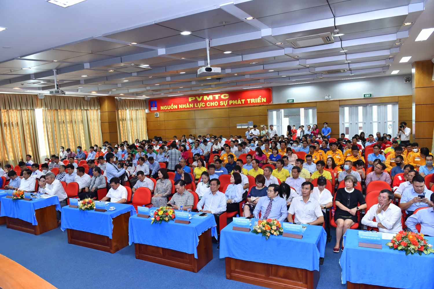 Tưng bừng khai mạc Hội thi tay nghề Dầu khí lần thứ VII Tưng bừng khai mạc Hội thi tay nghề Dầu khí lần thứ VII