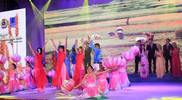 chum anh linh linh hoi dien tieng hat cho mua boi thu 2015