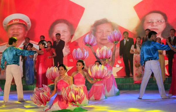 chum anh linh linh hoi dien tieng hat cho mua boi thu 2015