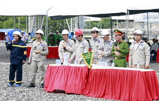dien tap chua chay va ung cuu su co buc xa tai nha may dam phu my