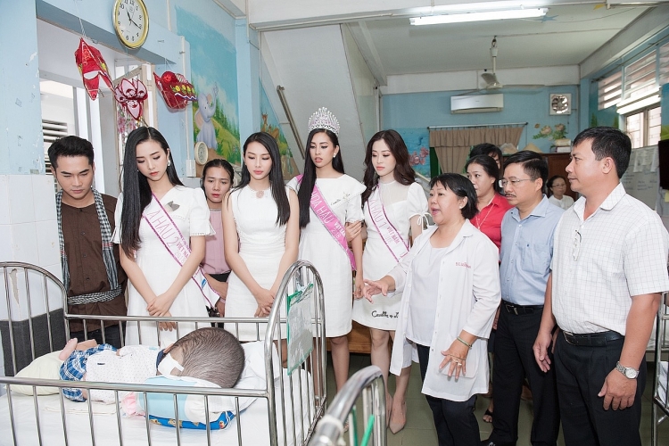 hanh trinh nhan ai dau tien cua top 3 hoa hau viet nam 2018