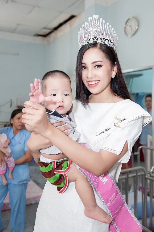 hanh trinh nhan ai dau tien cua top 3 hoa hau viet nam 2018