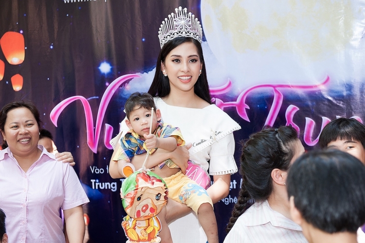 hanh trinh nhan ai dau tien cua top 3 hoa hau viet nam 2018
