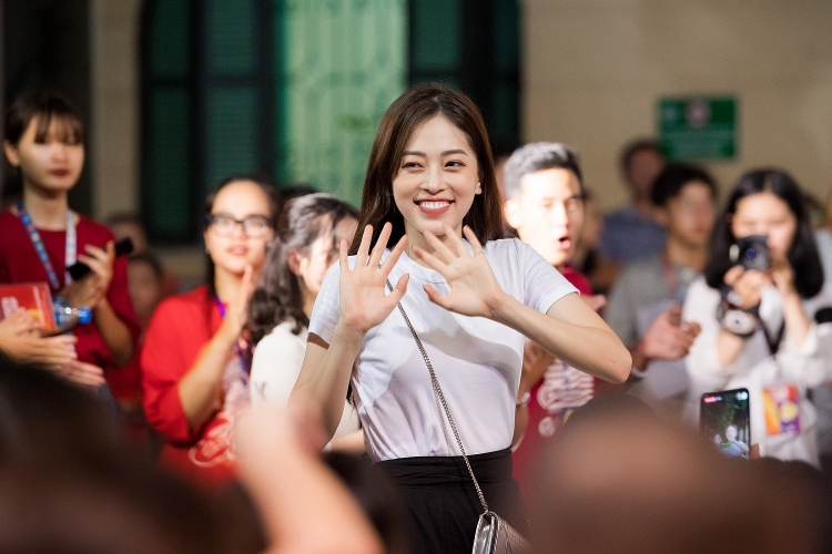 Á hậu Phương Nga cùng Bình An tổ chức trung thu cho trẻ em