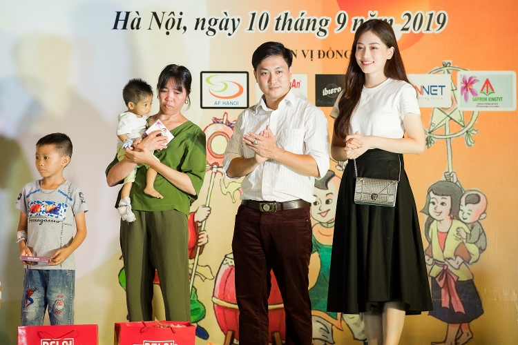 Á hậu Phương Nga cùng Bình An tổ chức trung thu cho trẻ em