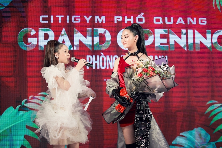 Diện trang phục “lạ”, hoa hậu Thuỳ Linh gây bất ngờ khi diễn vedette