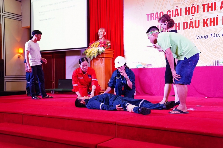 pvfcco dat giai nhat tai hoi thi atvsv gioi nganh dau khi lan viii