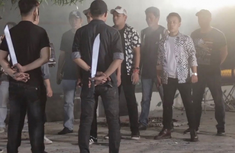 Vườn hoa đầy... cỏ dại