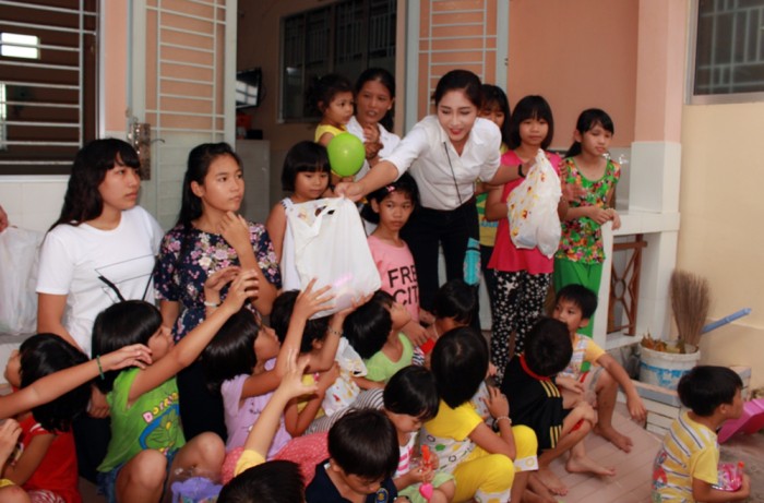 hoa hau dai duong dang thu thao bi hieu lam tai hai